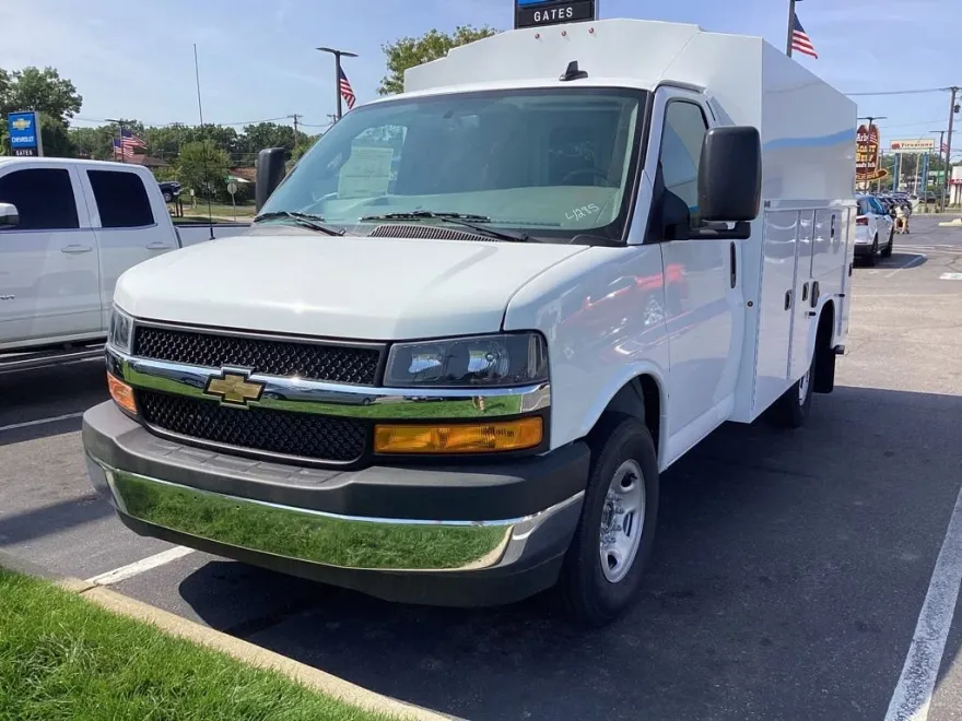 2025 Chevrolet Express 3500 Cutaway Van photo 1