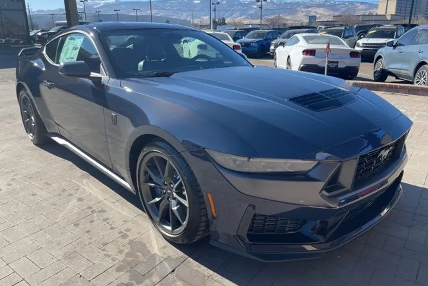 2025 Ford Mustang Dark Horse photo 1