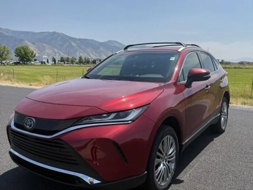 2022 Toyota Venza XLE photo 1