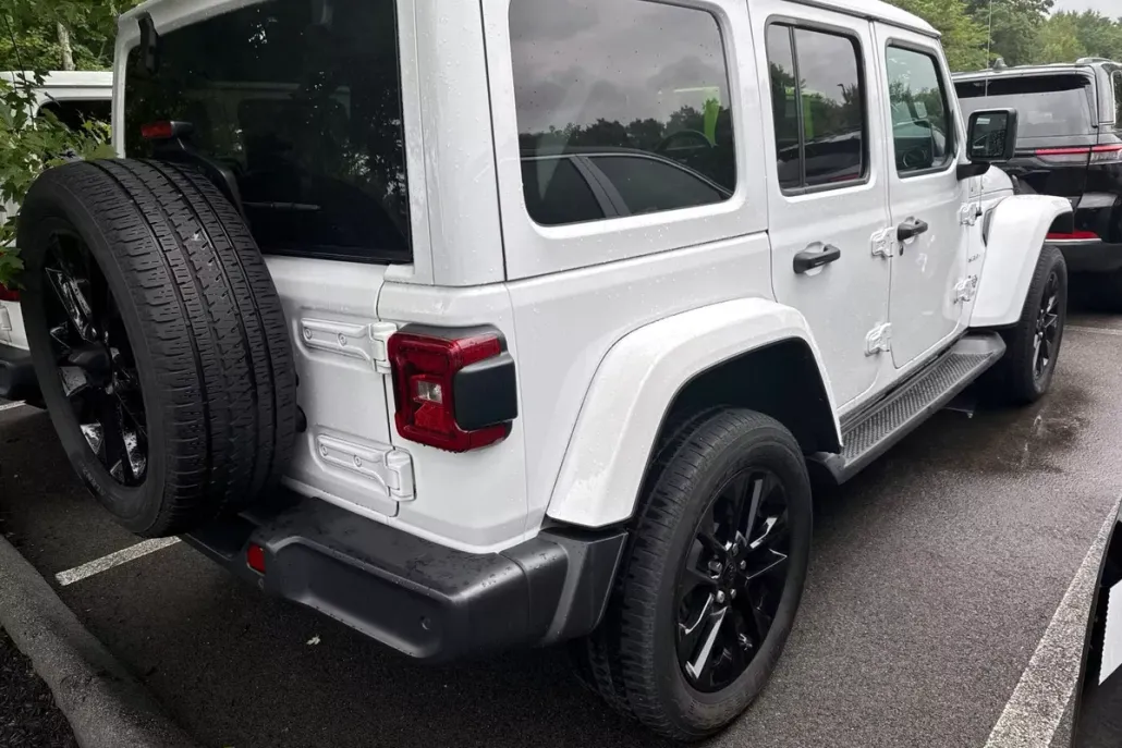 2022 Jeep Wrangler 4xe Unlimited Sahara photo 1