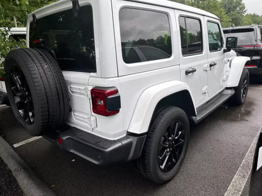 2022 Jeep Wrangler 4xe Unlimited Sahara photo 1