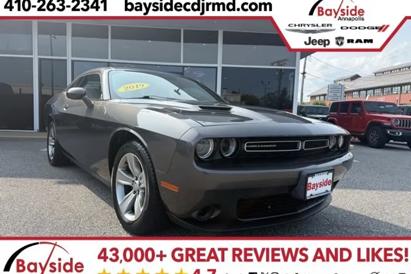 2019 Dodge Challenger SXT photo 1