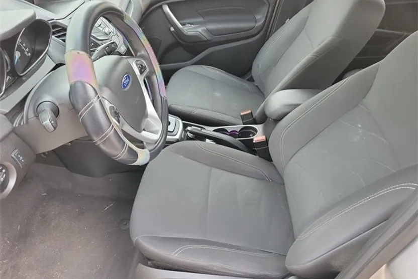 2017 Ford Fiesta SE photo 1