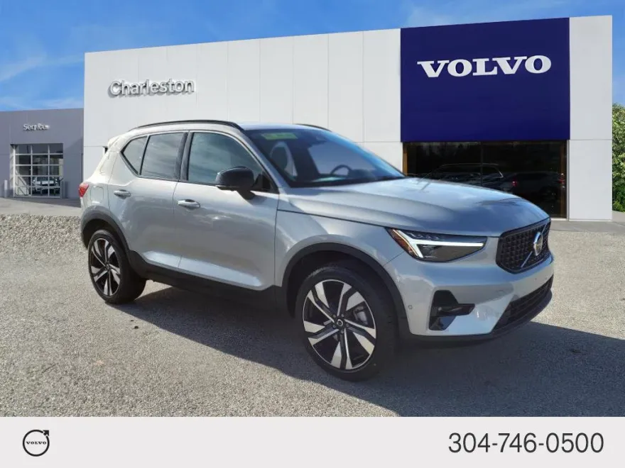 2025 Volvo XC40 photo 1
