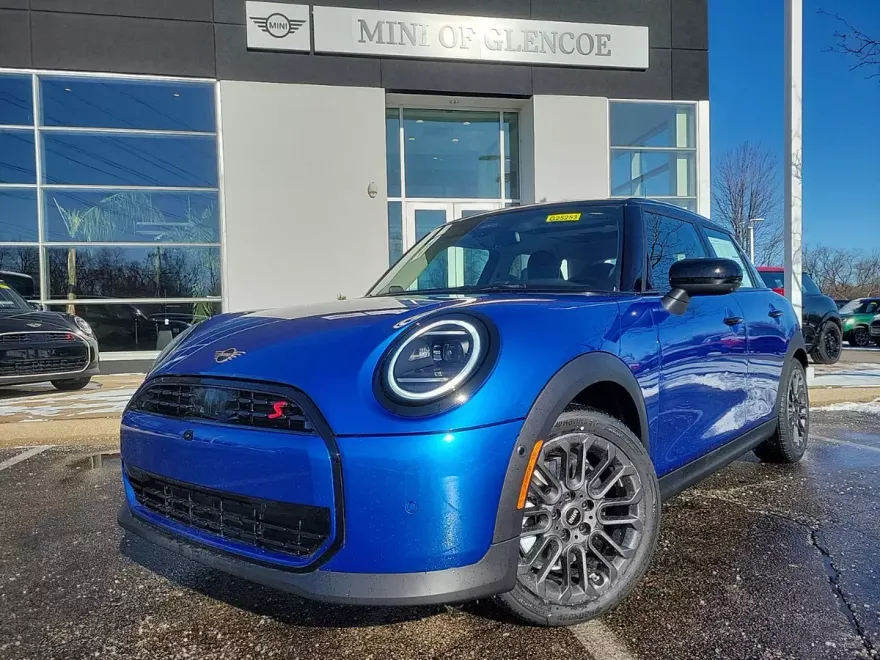 2025 Mini Cooper 4 Door Hardtop Iconic photo 1