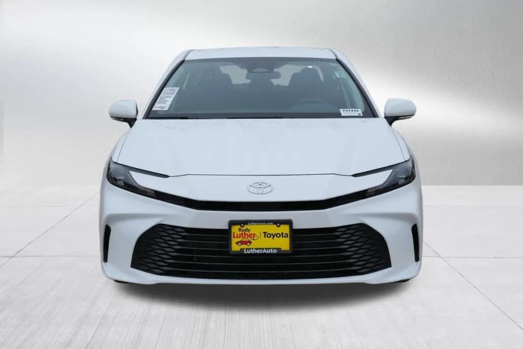 2025 Toyota Camry LE photo 1