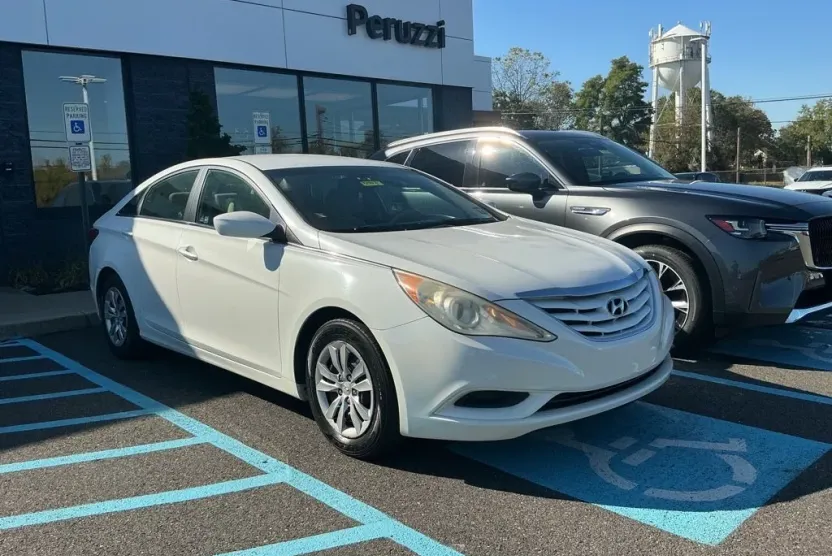 2011 Hyundai Sonata GLS photo 1
