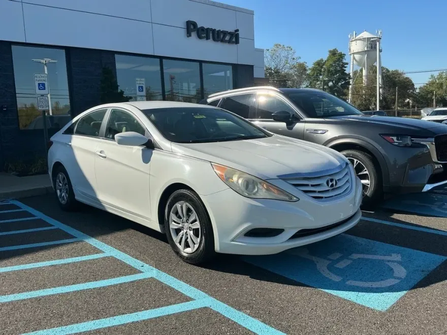 2011 Hyundai Sonata GLS photo 1