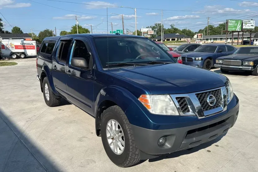 2014 Nissan Frontier Crew Cab SV photo 1