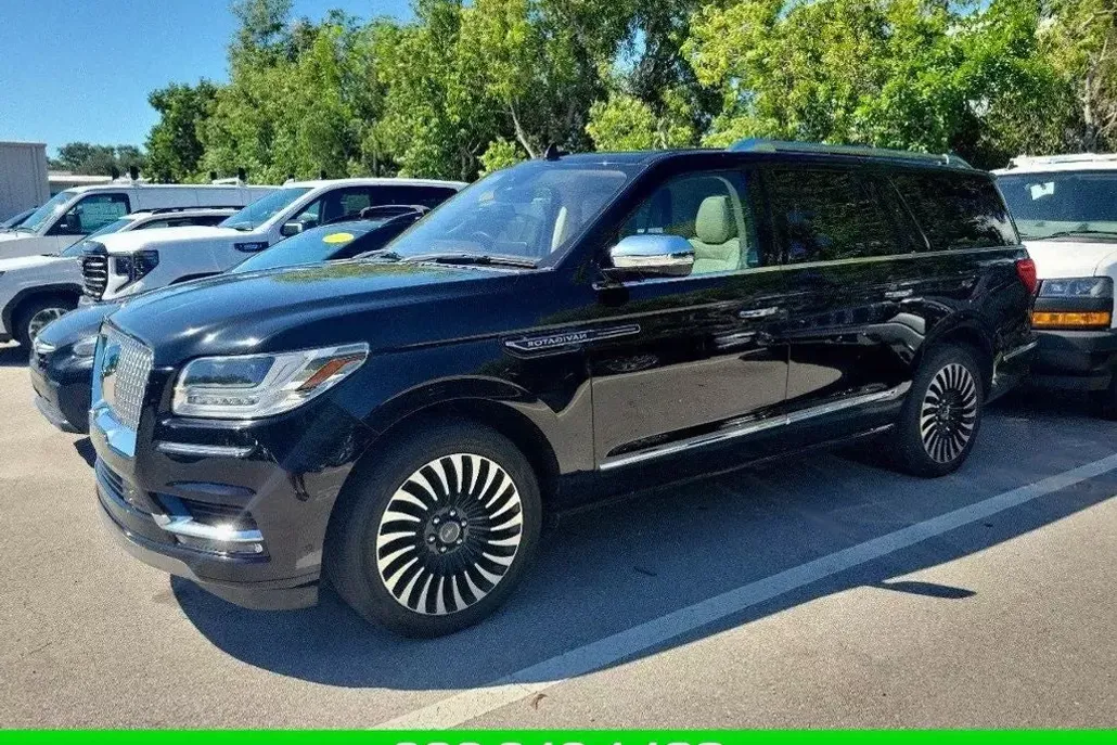 2018 Lincoln Navigator Black Label photo 1