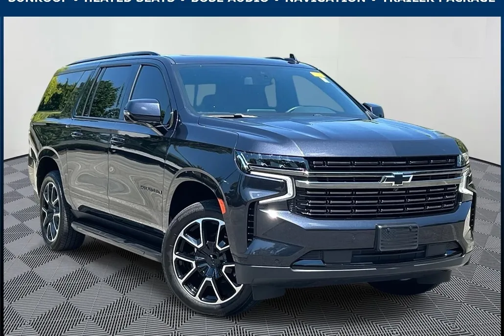 2022 Chevrolet Suburban RST photo 1