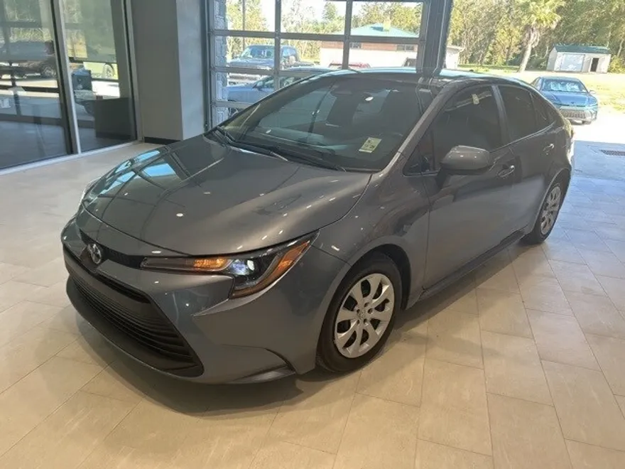 2025 Toyota Corolla LE photo 1