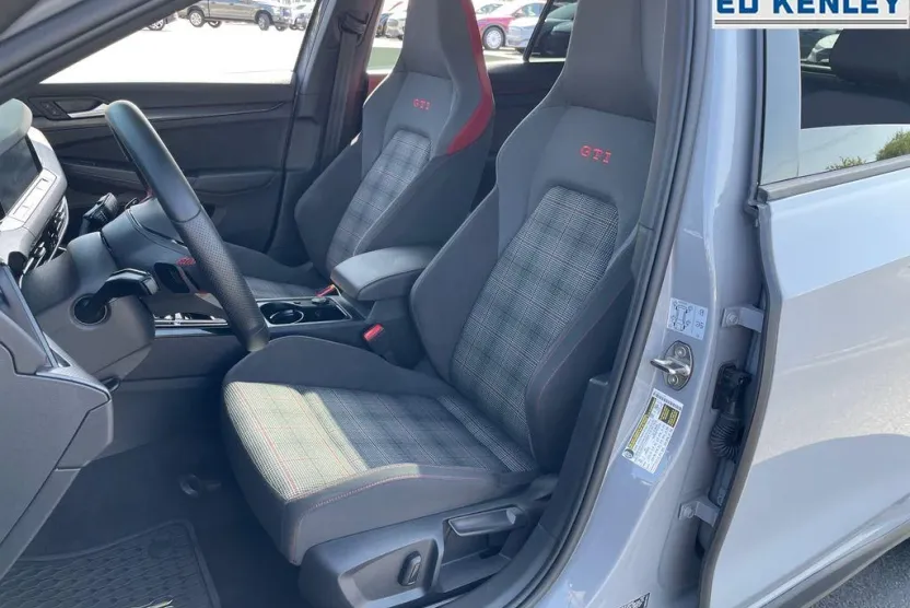 2024 Volkswagen Golf GTI SE photo 1