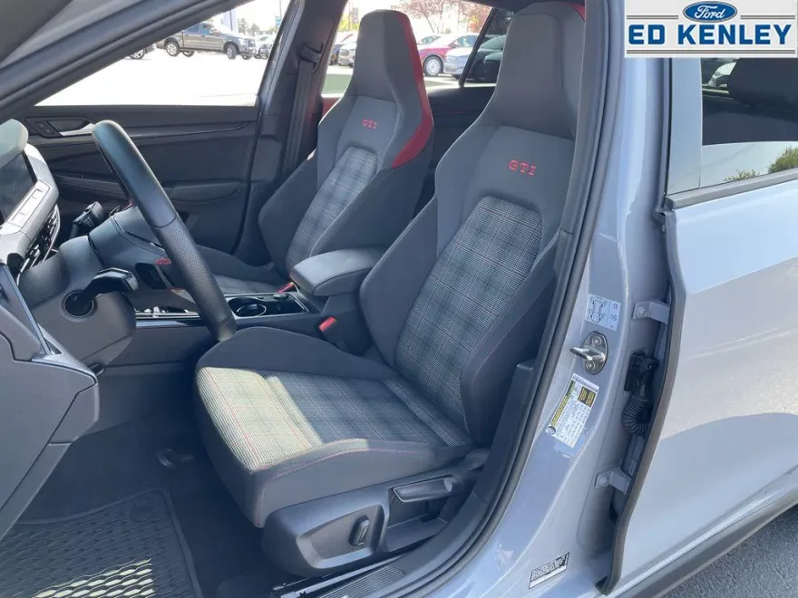 2024 Volkswagen Golf GTI SE photo 1