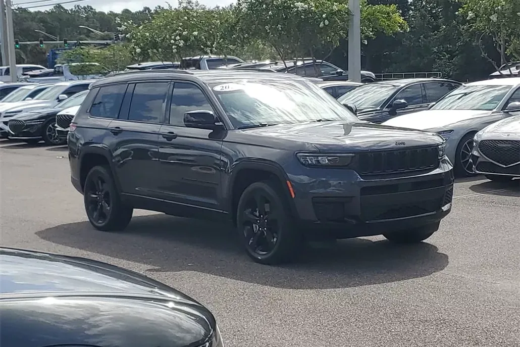 2022 Jeep Grand Cherokee Altitude photo 1