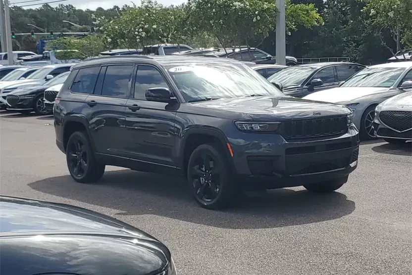 2022 Jeep Grand Cherokee Altitude photo 1