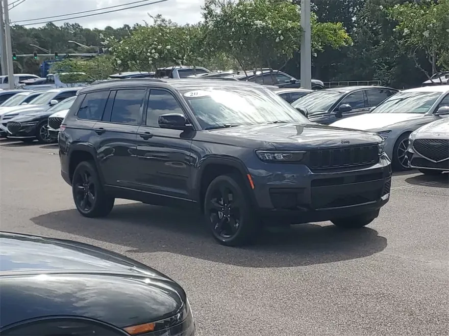 2022 Jeep Grand Cherokee Altitude photo 1