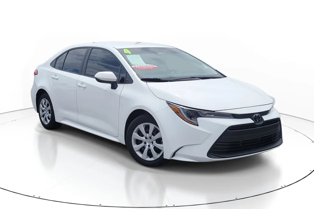 2024 Toyota Corolla LE photo 1