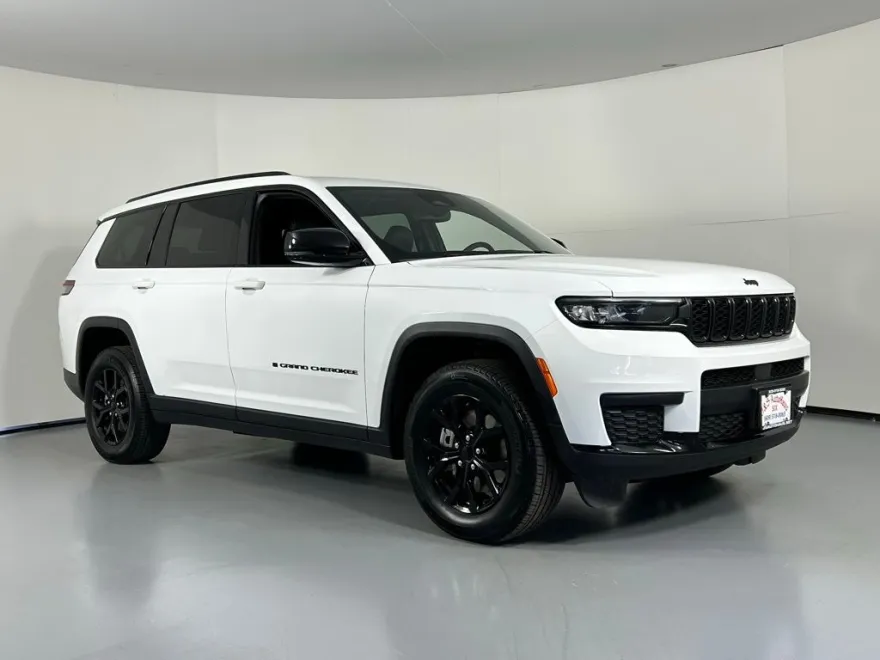 2024 Jeep Grand Cherokee Altitude photo 1
