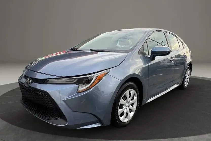 2021 Toyota Corolla LE photo 1