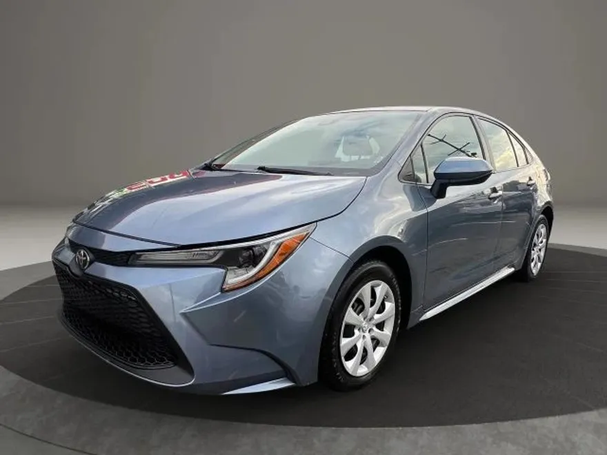 2021 Toyota Corolla LE photo 1