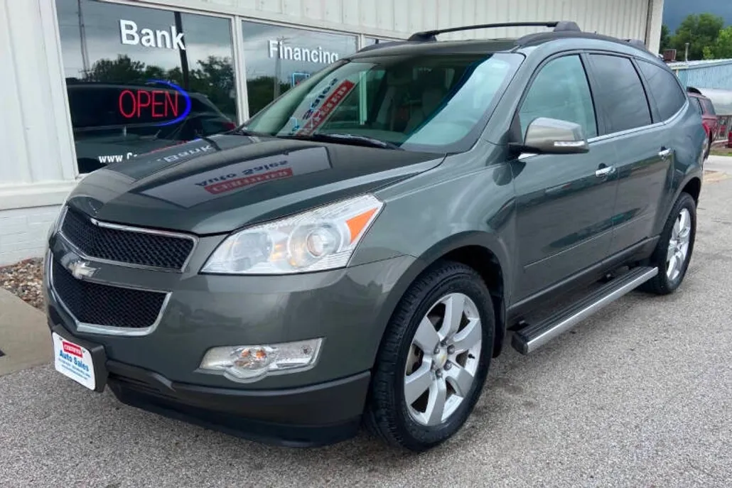 2010 Chevrolet Traverse 2LT photo 1