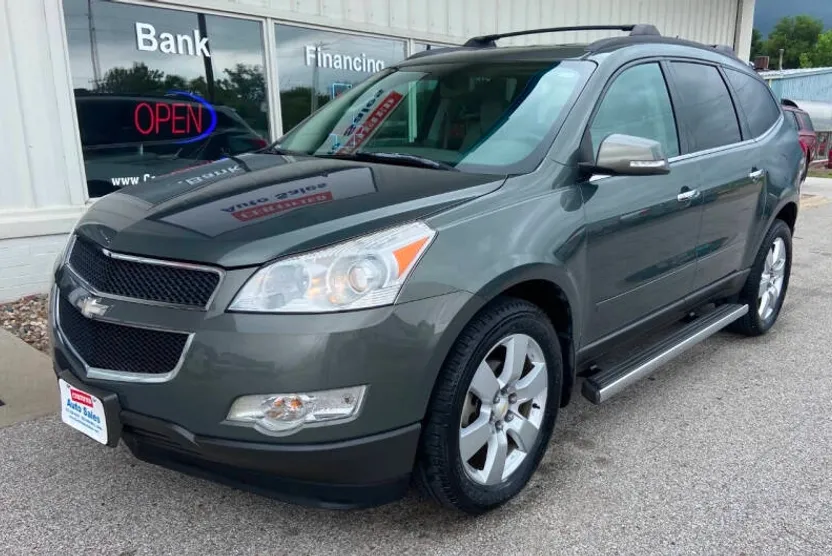 2010 Chevrolet Traverse 2LT photo 1