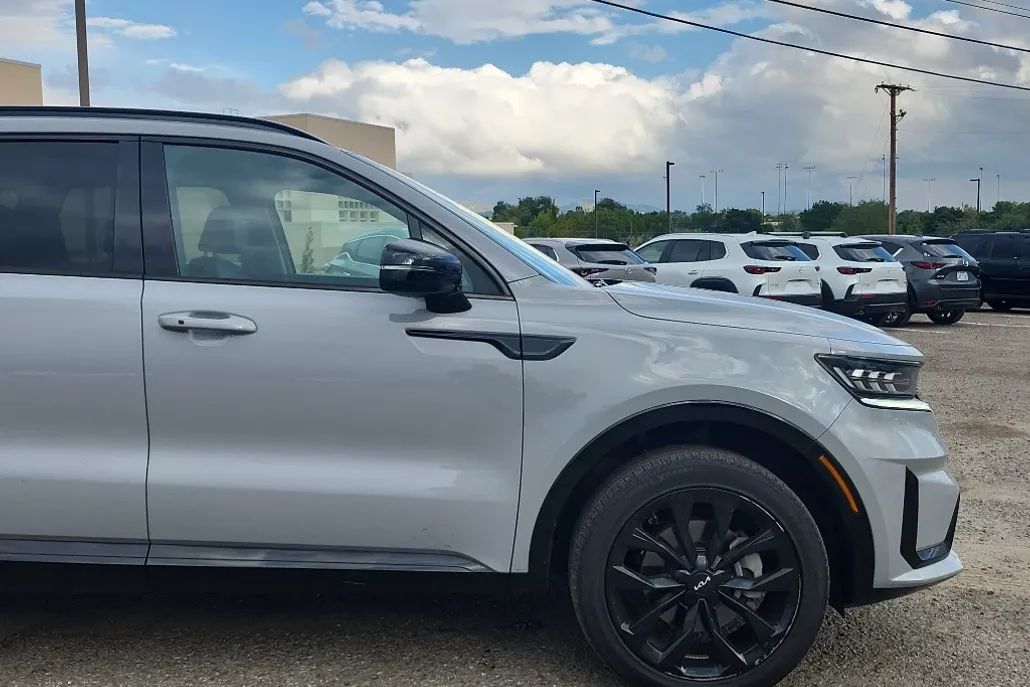 2023 Kia Sorento SX photo 1