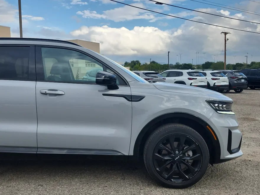 2023 Kia Sorento SX photo 1