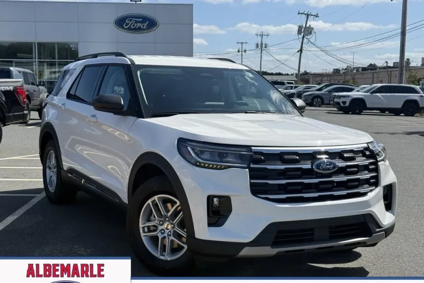 2025 Ford Explorer photo 1