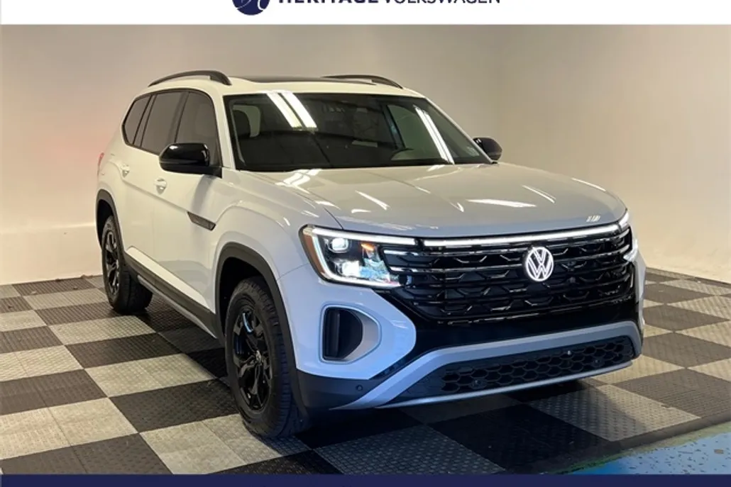2025 Volkswagen Atlas Peak Edition SE photo 1