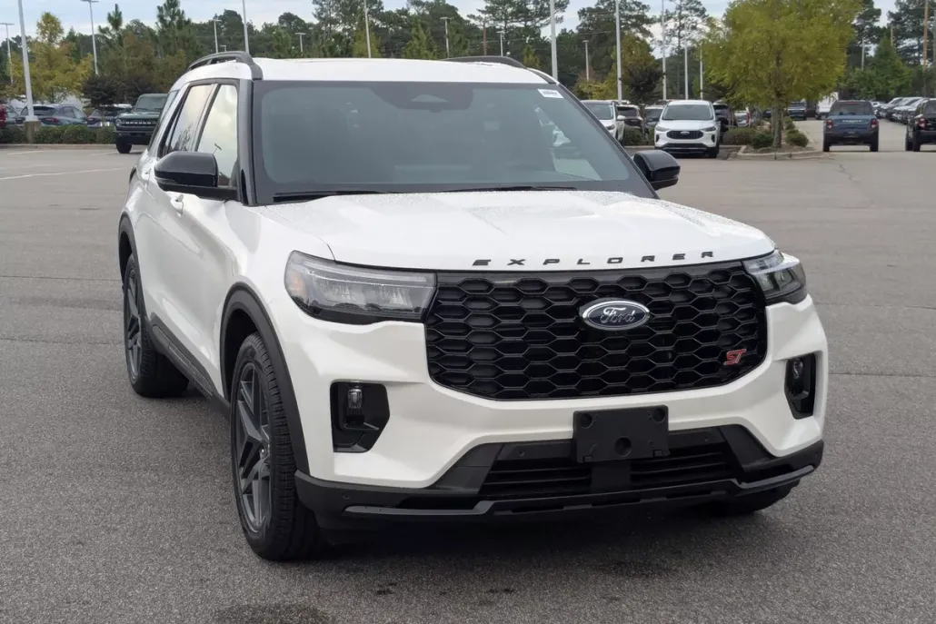 2025 Ford Explorer ST photo 1