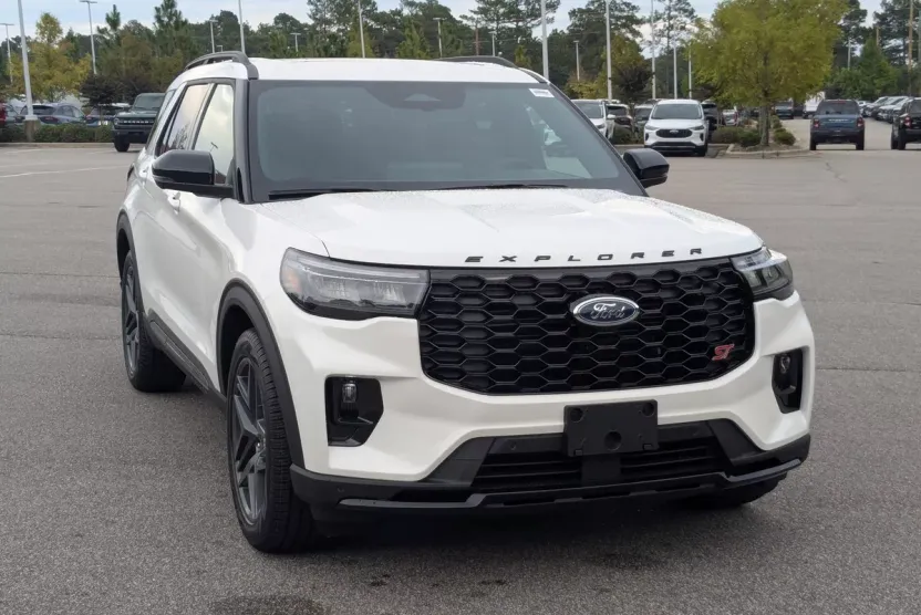 2025 Ford Explorer ST photo 1