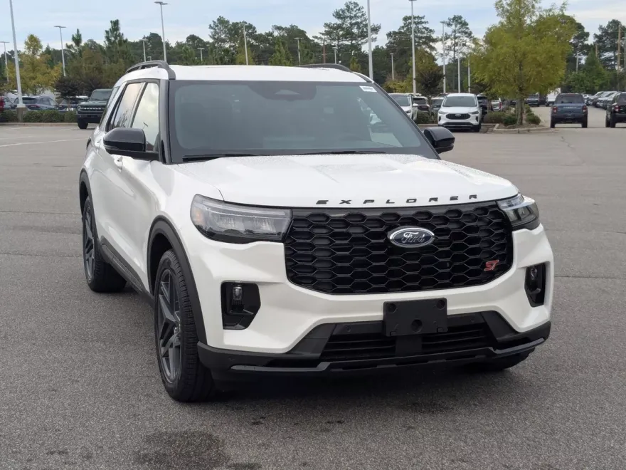 2025 Ford Explorer ST photo 1