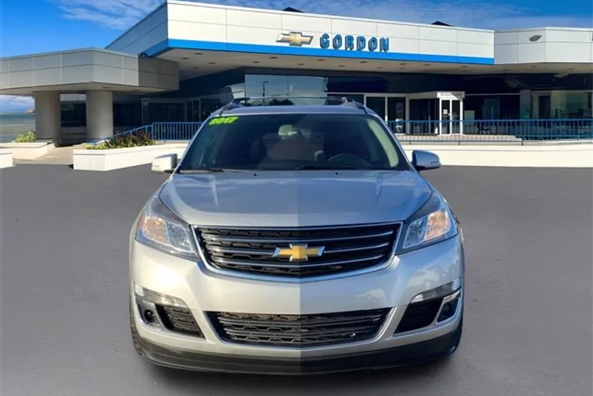 2017 Chevrolet Traverse 1LT photo 1