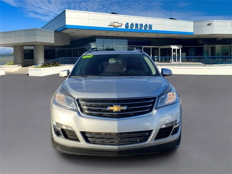 2017 Chevrolet Traverse 1LT photo 1
