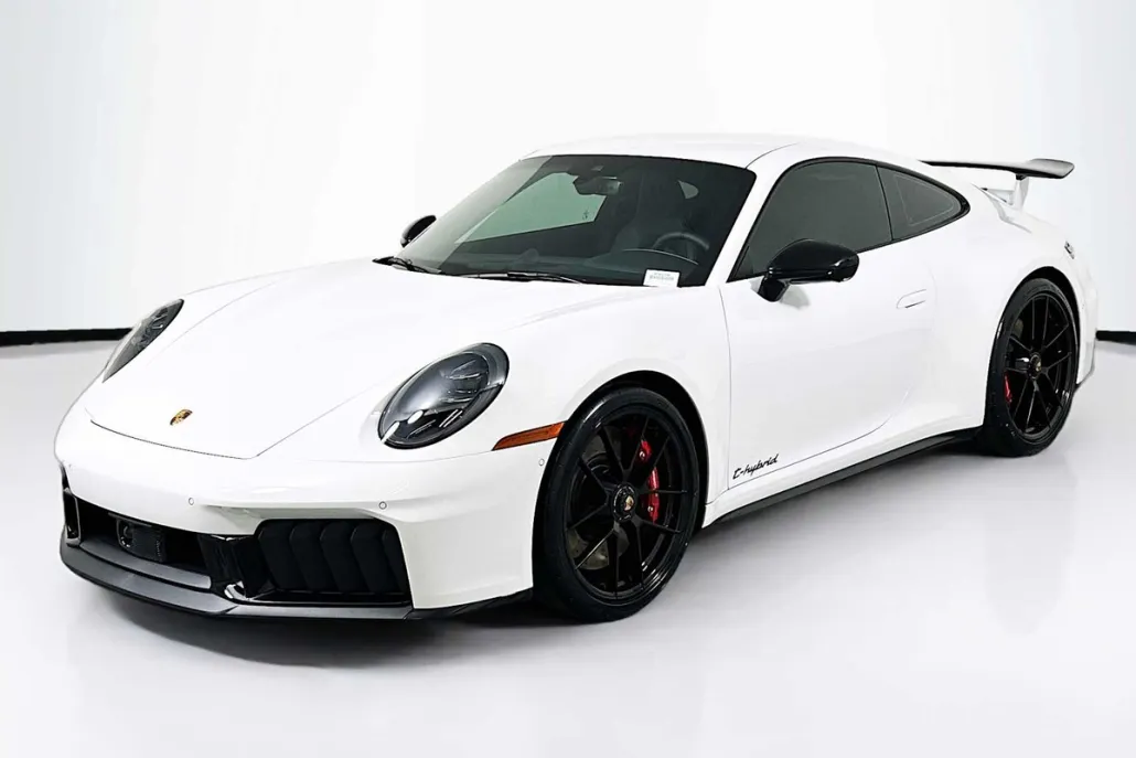 2026 Porsche 911 4 GTS photo 1