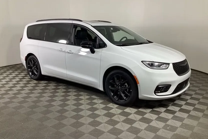 2025 Chrysler Pacifica Limited photo 1