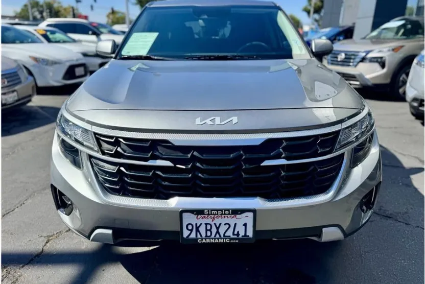 2024 Kia Seltos LX photo 1