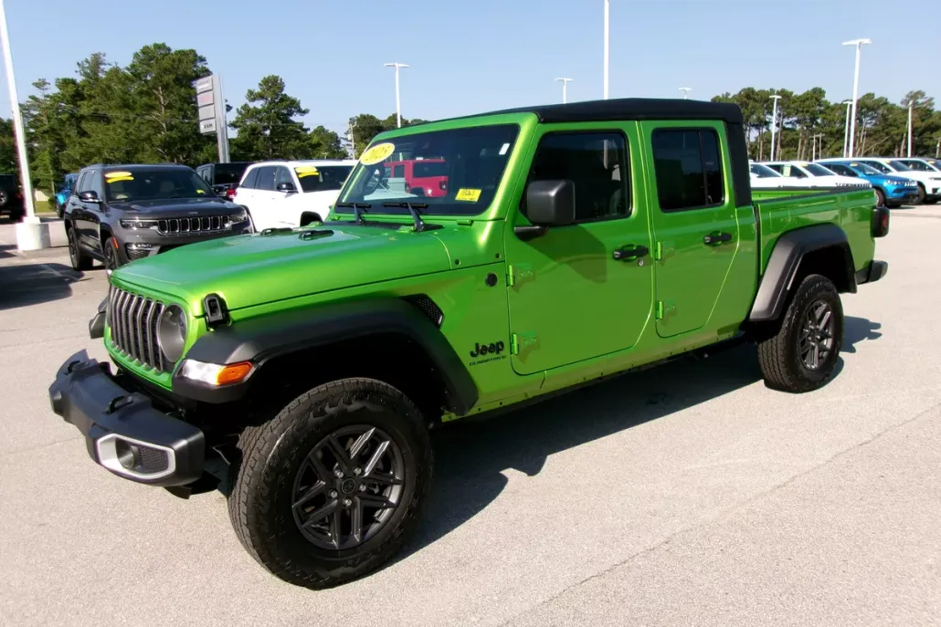 2025 Jeep Gladiator Sport S photo 1