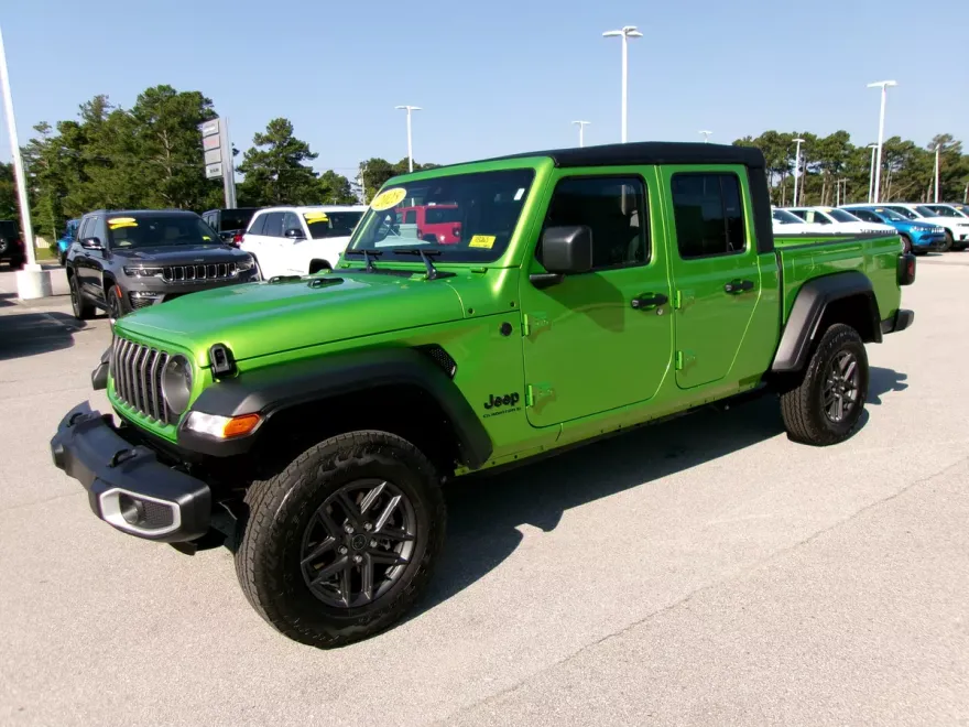 2025 Jeep Gladiator Sport S photo 1