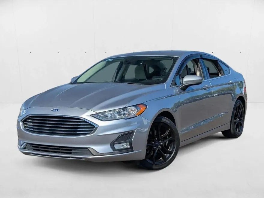 2020 Ford Fusion SE photo 1