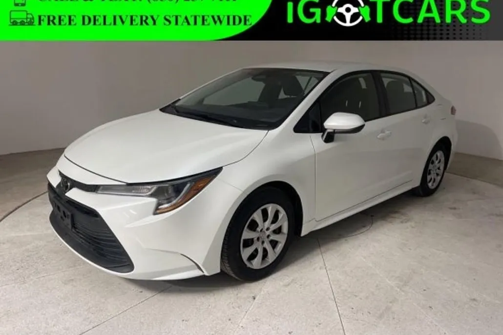 2025 Toyota Corolla LE photo 1