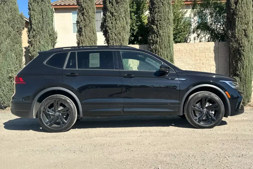 2024 Volkswagen Tiguan SE R-Line Black Sport photo 1