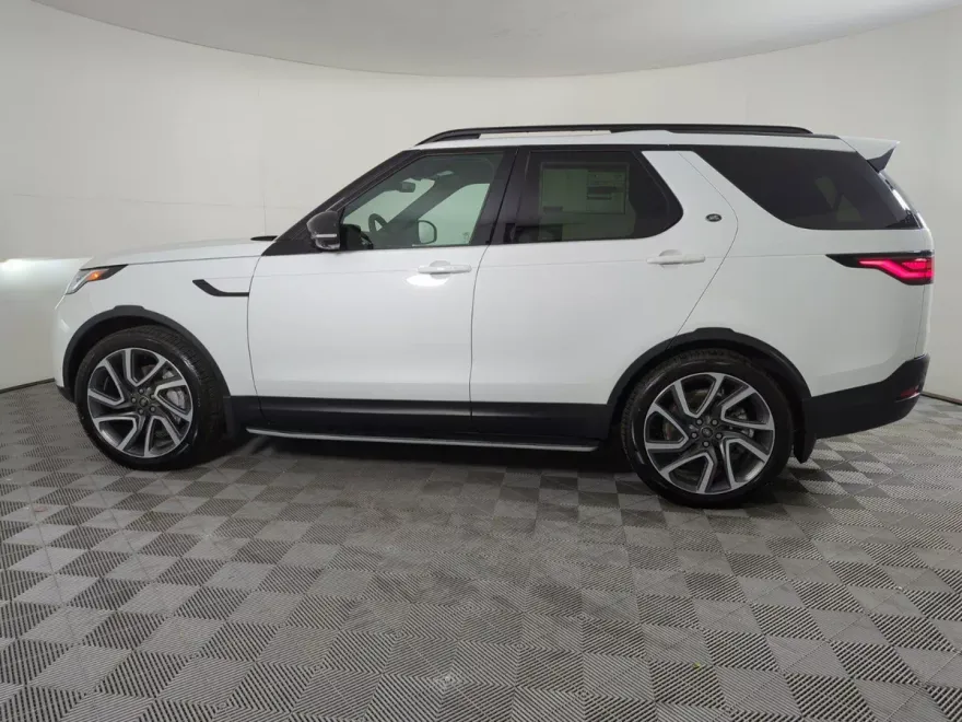 2025 Land Rover Discovery S photo 1