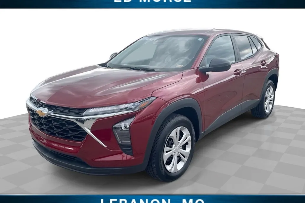 2025 Chevrolet Trax LS photo 1