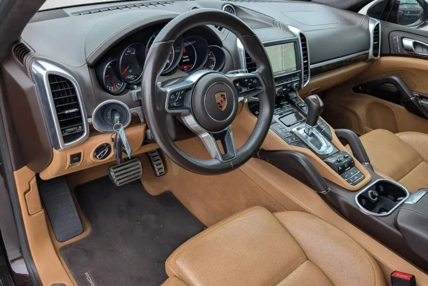 2016 Porsche Cayenne GTS photo 1