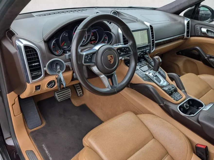 2016 Porsche Cayenne GTS photo 1