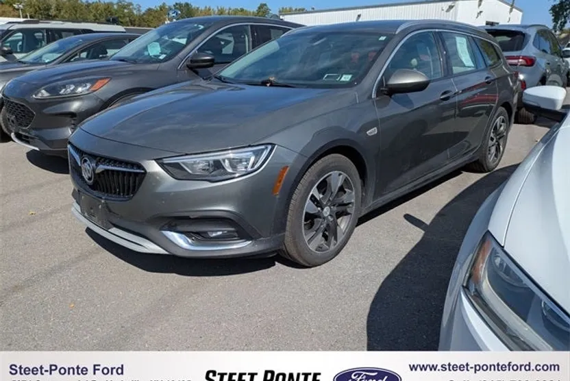 2019 Buick Regal TourX Essence photo 1