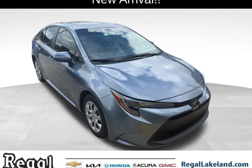 2024 Toyota Corolla LE photo 1